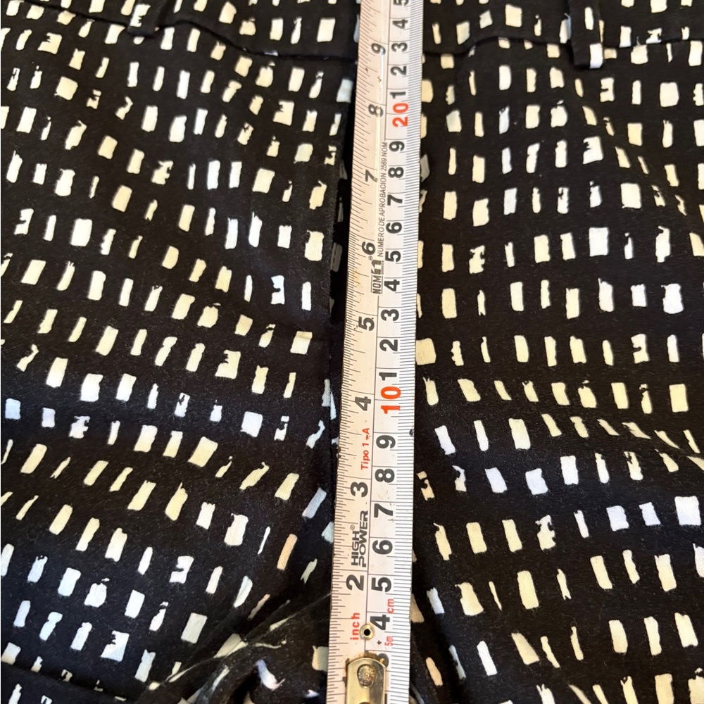 New York & Company Black and White Patterned Women’s Shorts - Picture 10 of 11
